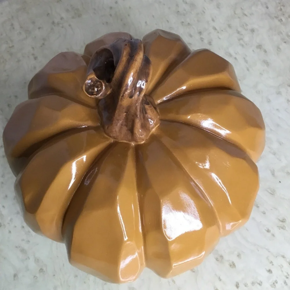 Plastic Resin Pumpkin Figurine Halloween Fall Thanksgiving Decor NEW!